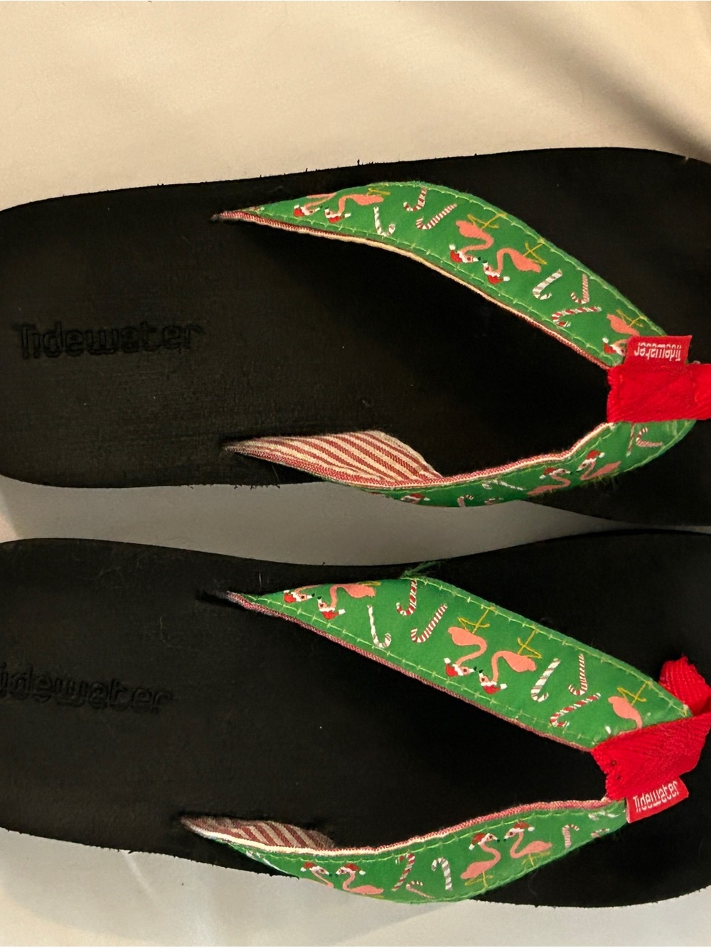 Tidewater Women's Green Flamingo Print Flip Flop Sandals